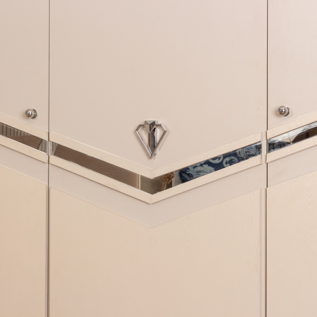 Triangle Bedroom ( 2 Beds )